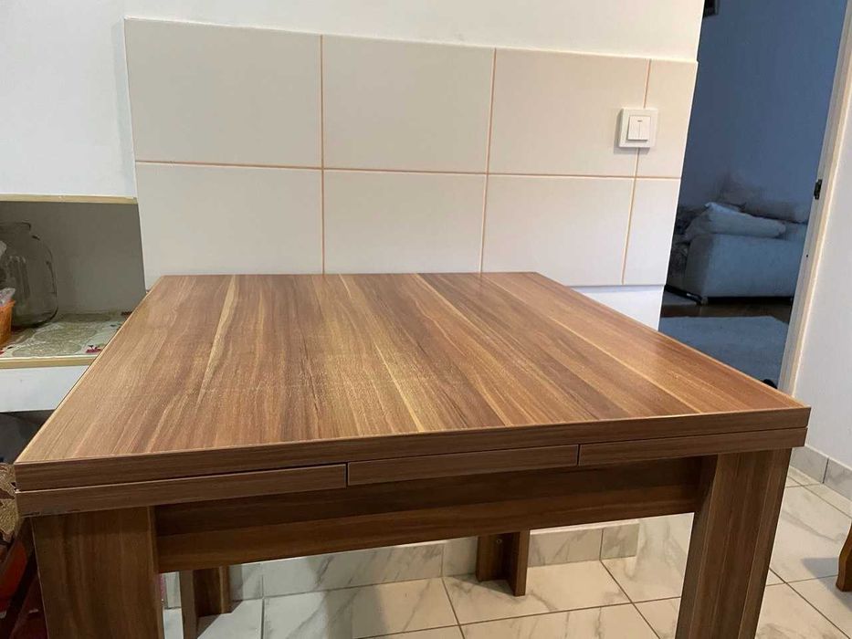 Стіл розкладний кухонний, колір горіх.