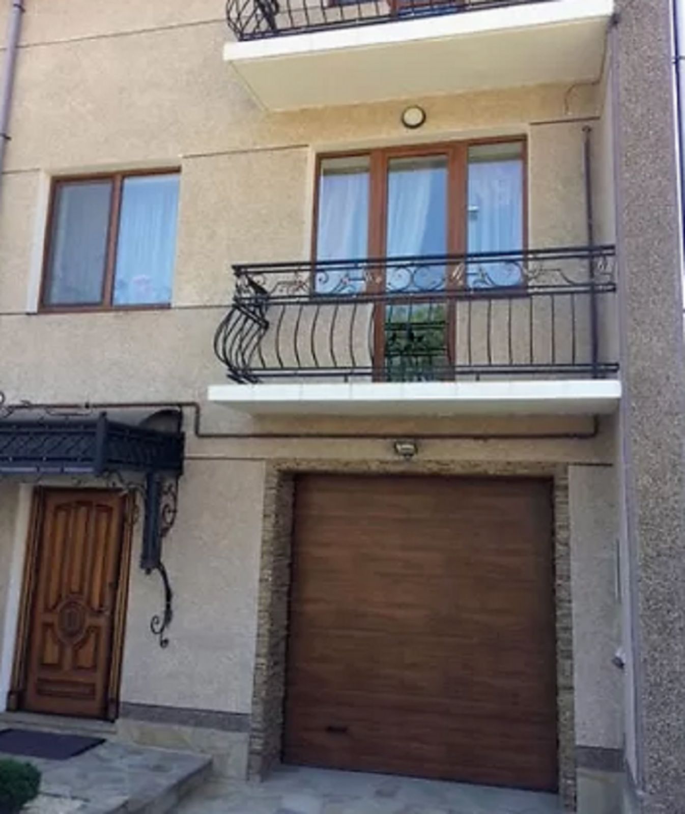 Продається будинок 290м2 та 6 сот с.Байківці