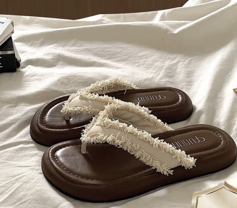 Жіночі літні шльопанці