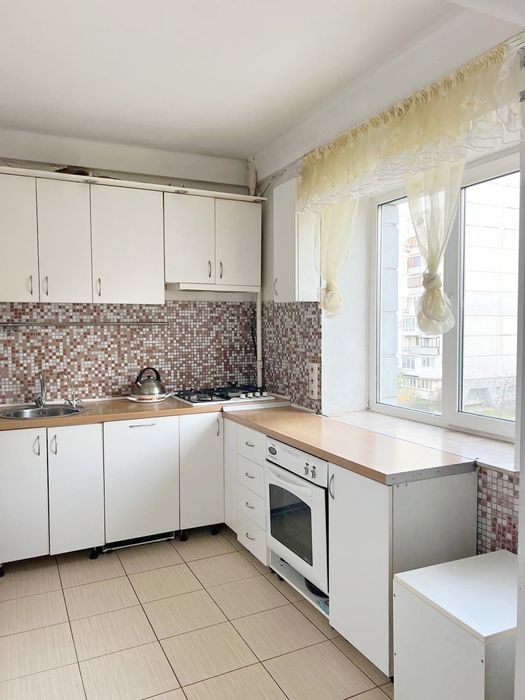 Продам 3 кімнатну Русанівська набережна з видом  на Дніпро