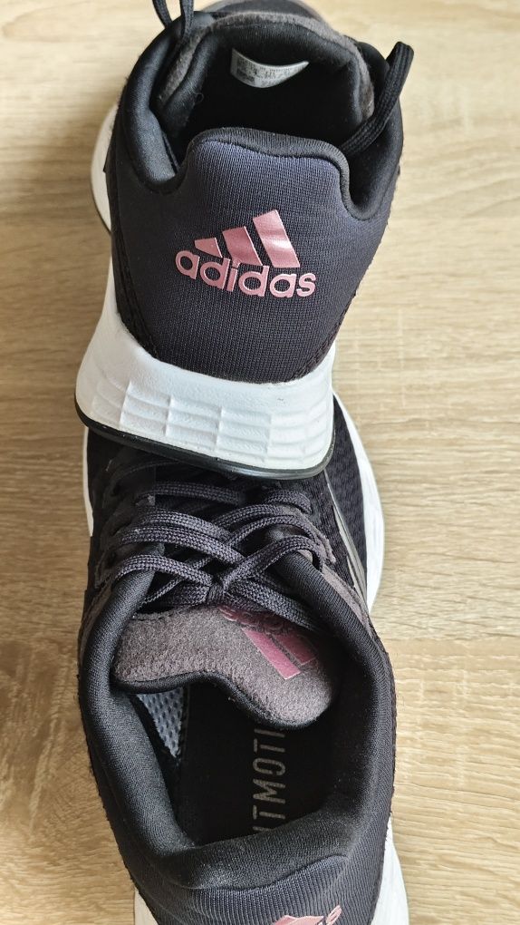 Кросівки жіночі Adidas