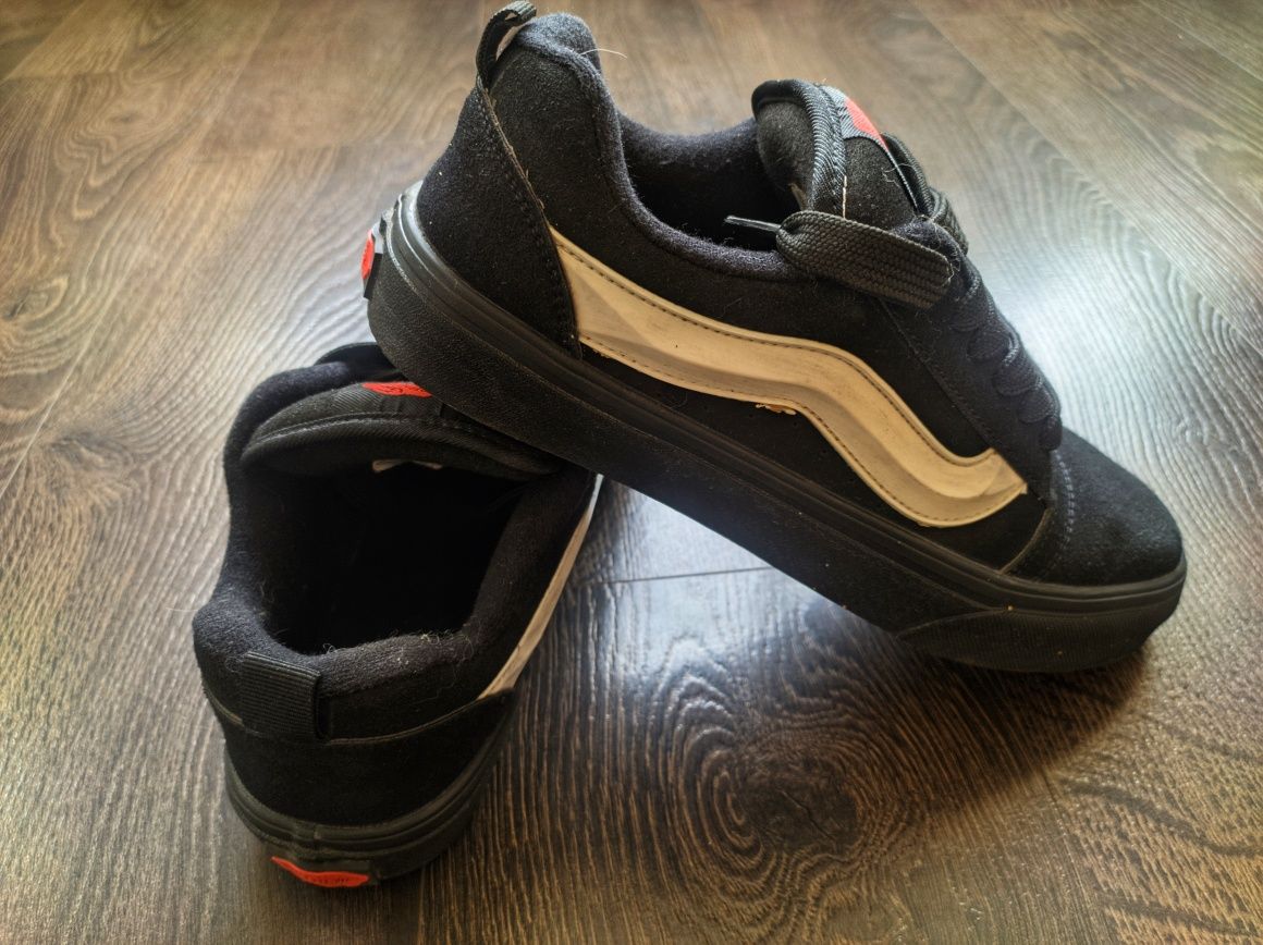 Продам кросівки Vans