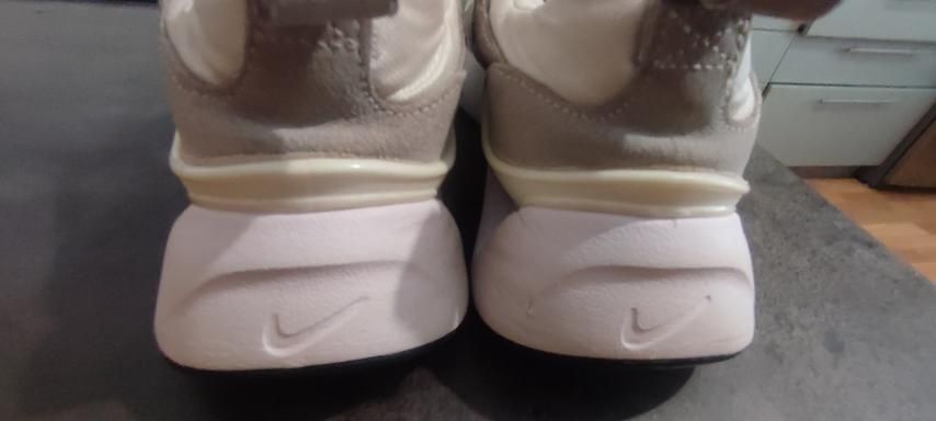 Белые Оригинальные кроссовки Nike Найк 32 размер .