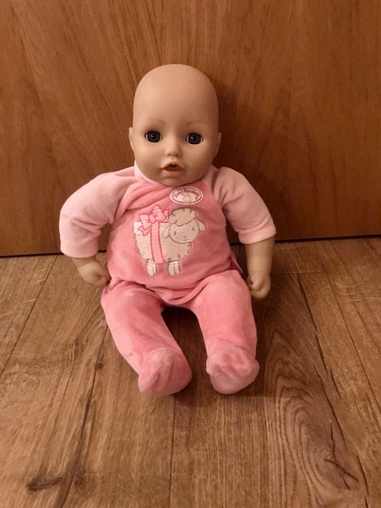 Lalka zapf baby anabelle z fotelikiem do karmienia i łóżeczkiem
