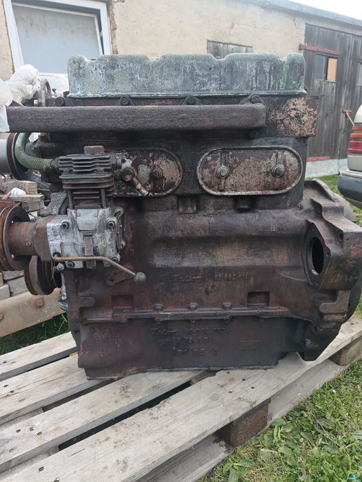 Silnik Ursus Zetor 4 cylindrowy STARY TYP
