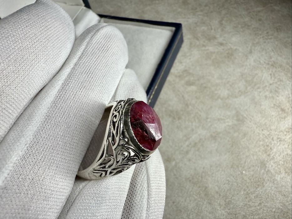 Срібний перстень 925-ї проби з натуральним рубіном