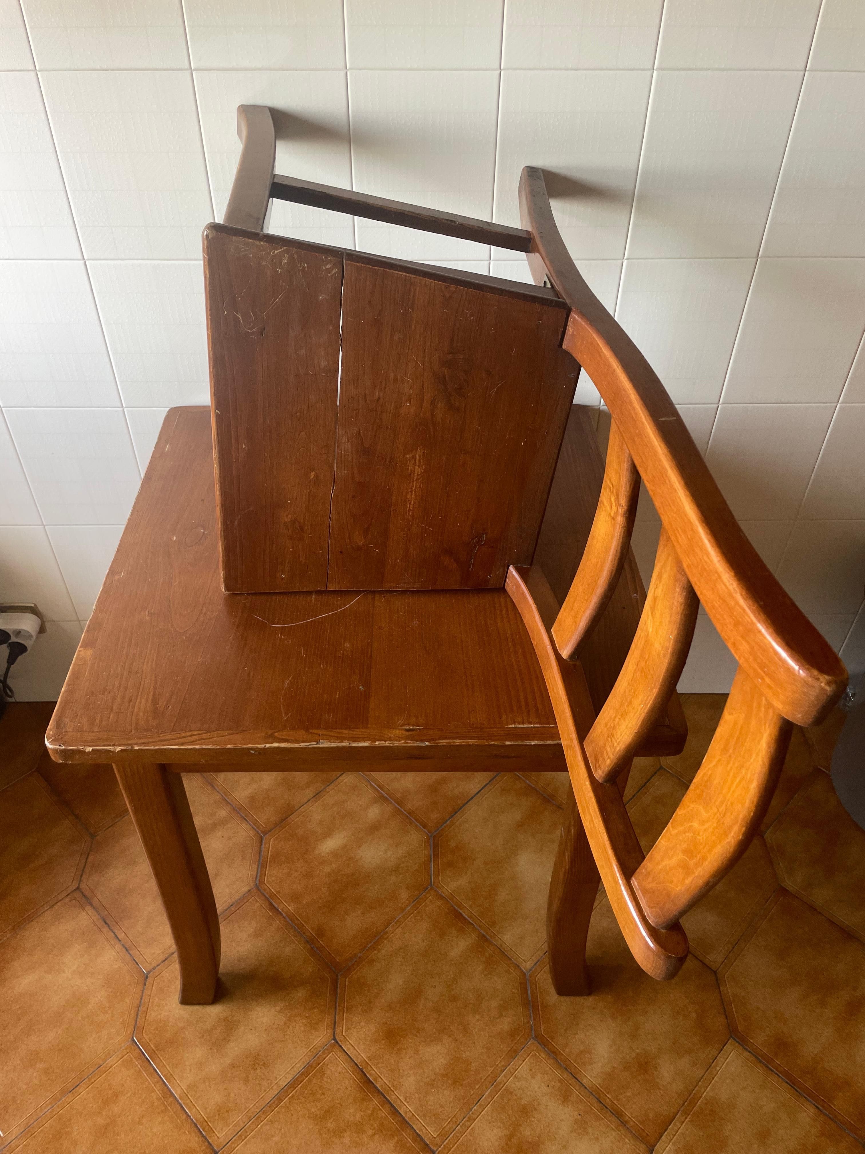 Mesa de madeira maciça e cadeira