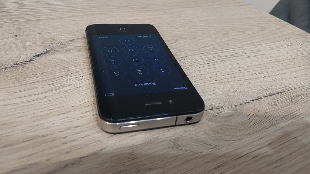 Smartfon Apple iPhone 4 pęknięta obudowa