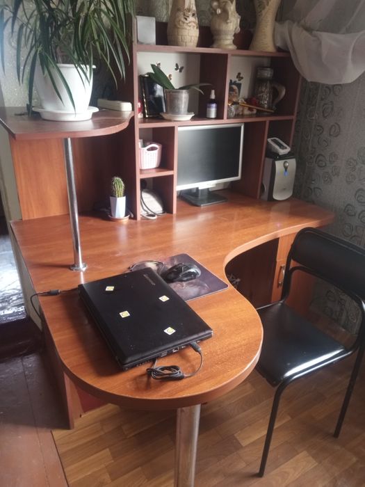 Компьютер,принтер,стол к нему