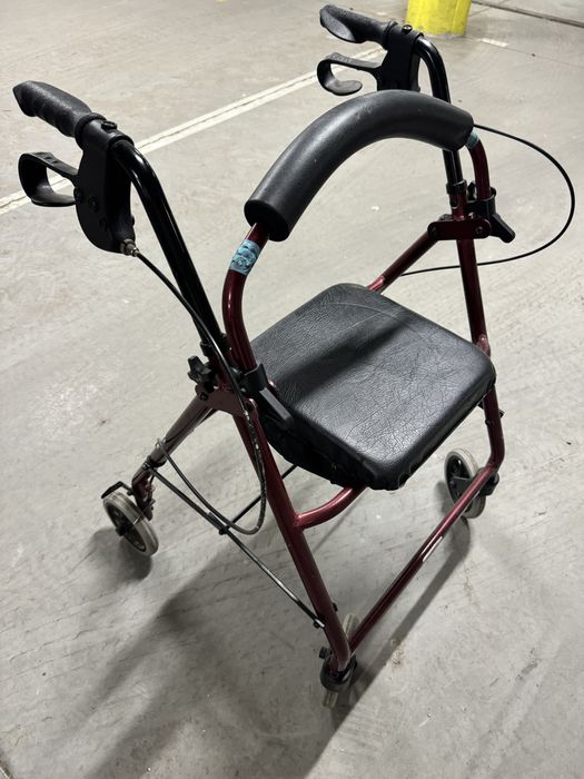 Ролатор (ходунки на колесах) з підвищеною надійністю і функціональніст