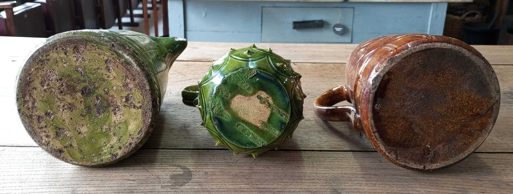 Antigos jarros olaria de Barcelos e faiança das Caldas da Rainha