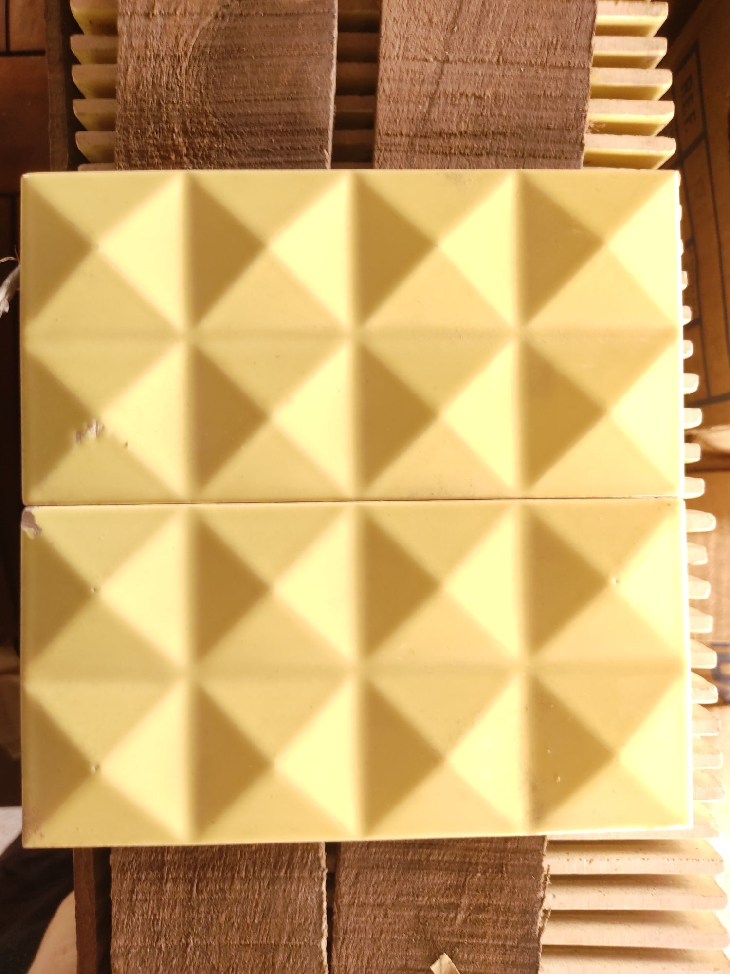 Azulejos antigos com relevo