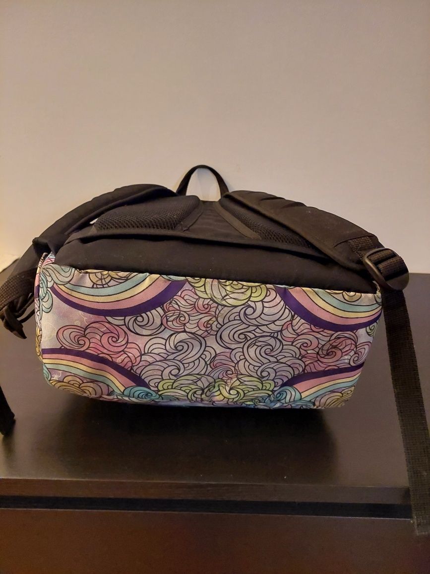 Unicornio-Mochila Ghuts- como nova