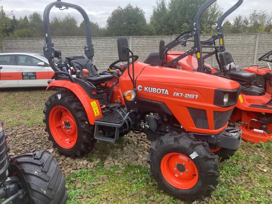 Kubota EK1-261  Traktor Kubota EK1-261 4X4 Wspomaganie