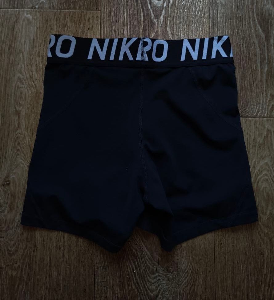 Черные женские спортивные компрессионные шорты Nike Pro combat M