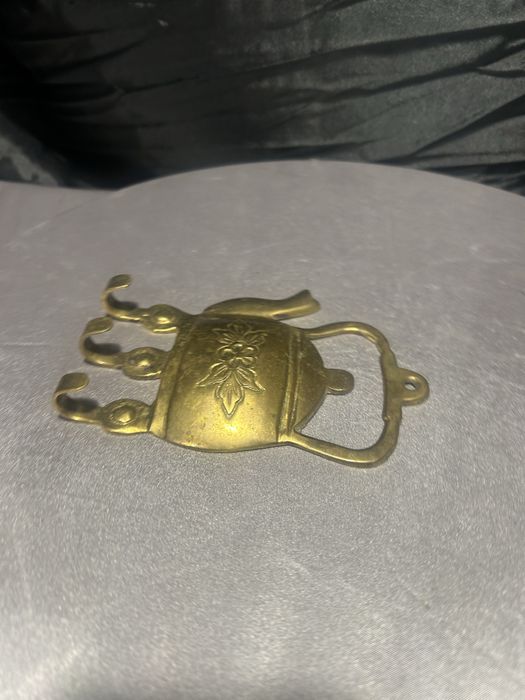 Wieszak mosiężny w kształcie czajniczka – 3 haczyki dekoracja vintage