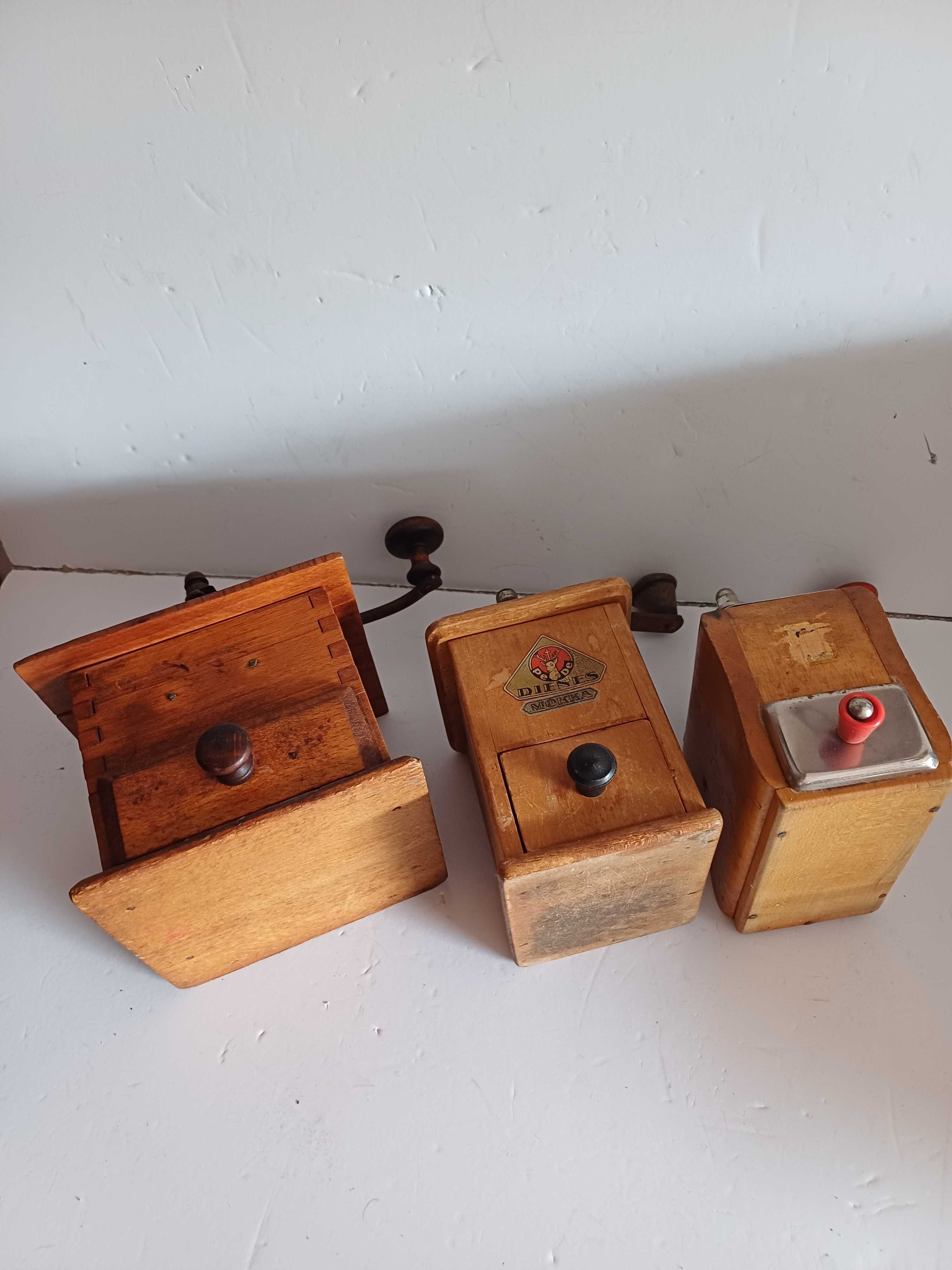 Moinhos de café antigos.