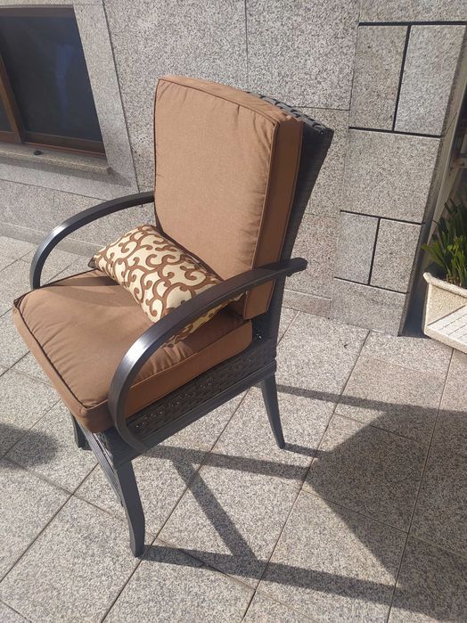 Conjunto mesa e cadeiras jardim