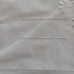 Fronha retangular em linho muito antigo com bordado e ponto ajour  *