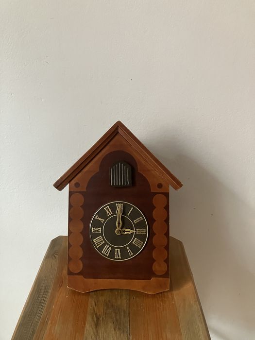 Zegar wiszacy drewniany z kukulką Majak Vintage