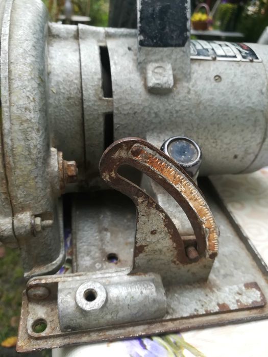 Продаю дисковую, циркулярную, ручную пилу " HOLZ- HER 28015 " 0,8квт