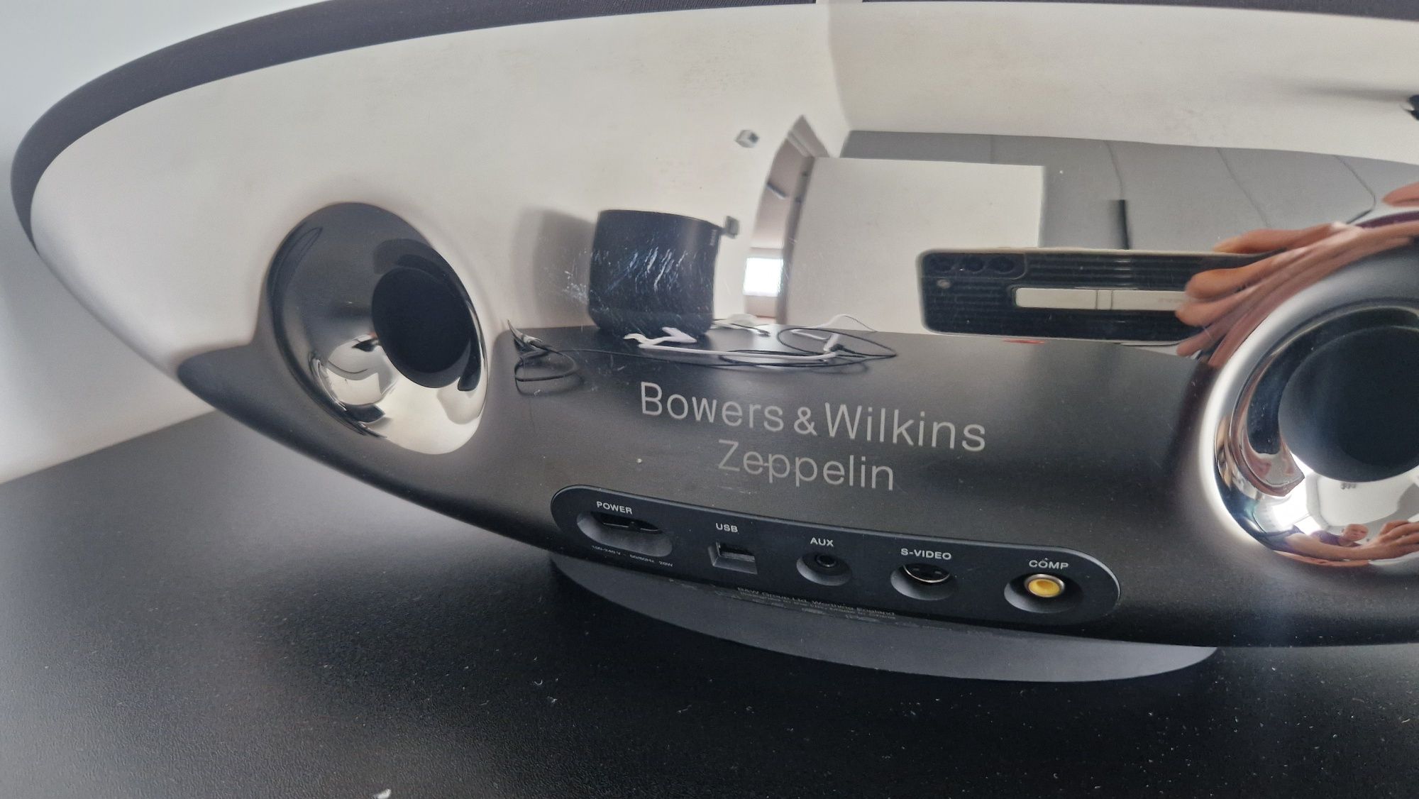 Bowers & Wilkins Zeppelin