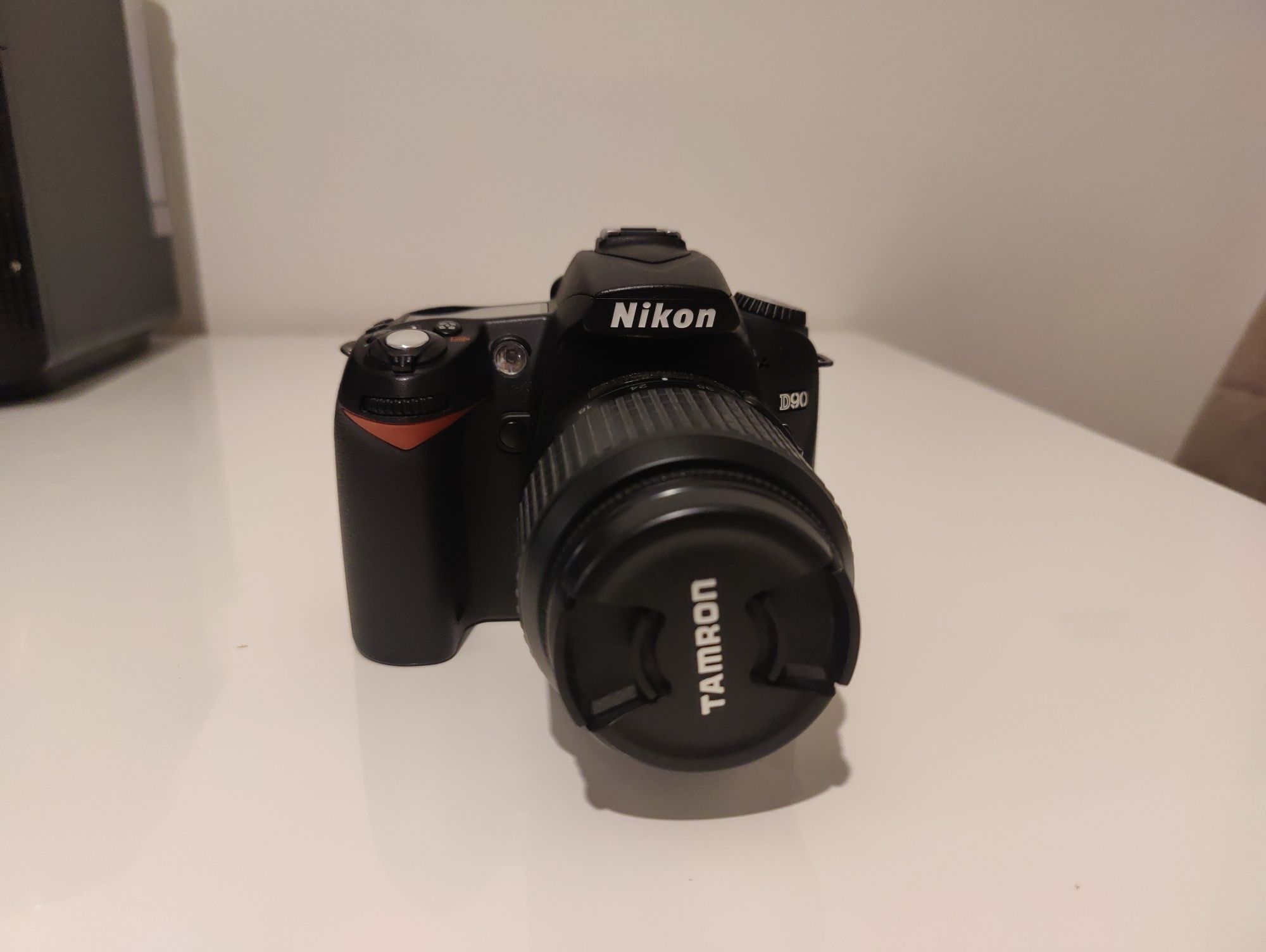 Nikon D90 com lente 18-55
