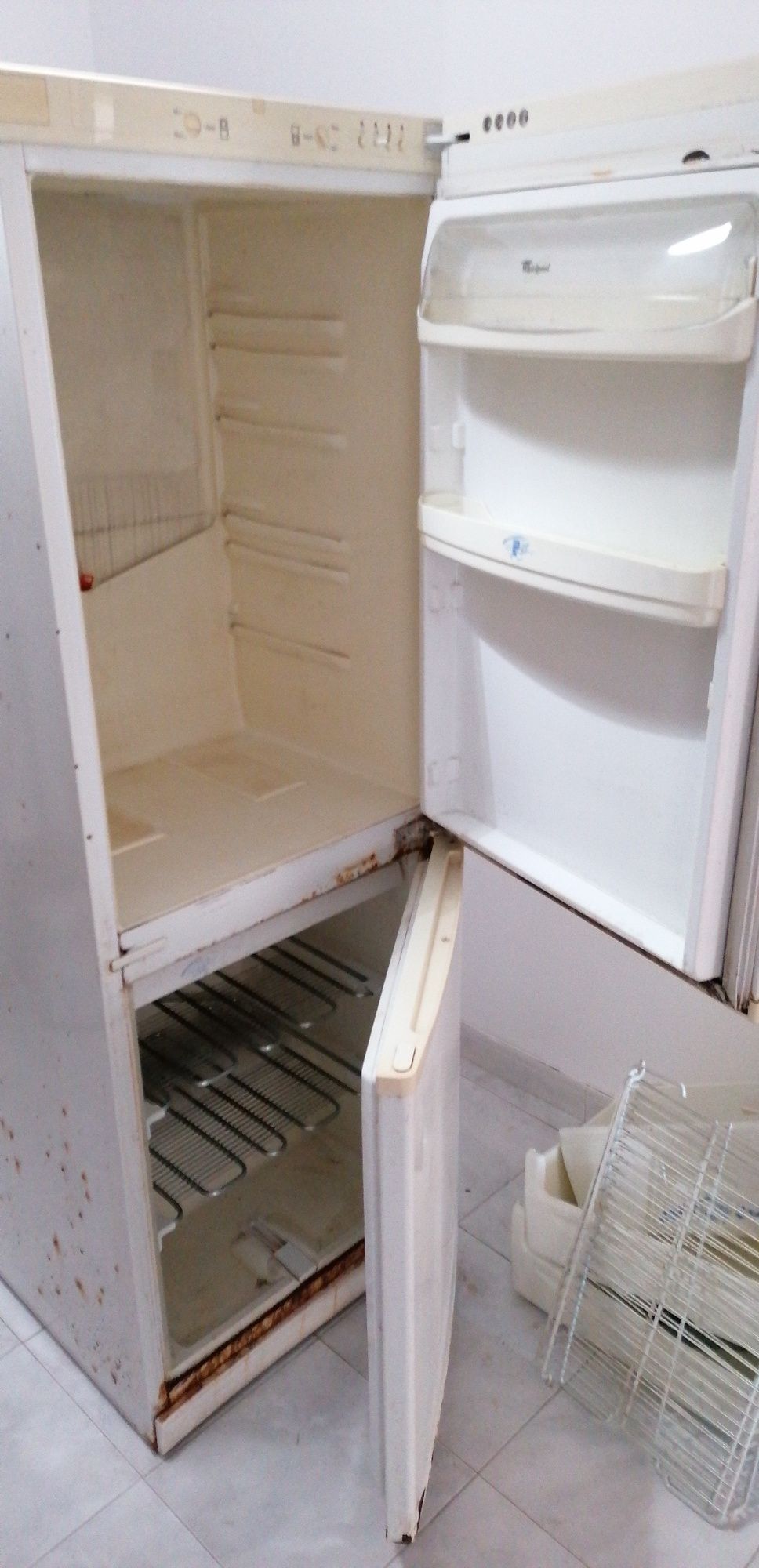Recolha de frigorífico que não faz frio