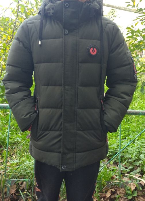 Курточка зимова.