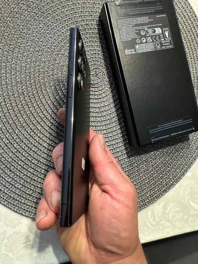 Продам Samsung s23 ultra 12 озу та 2 фізичні SIM повний комплект