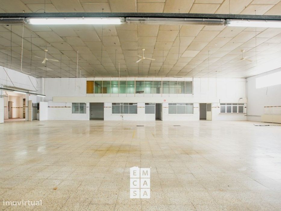 Pavilhão Industrial para Arrendamento - São João da Madeira