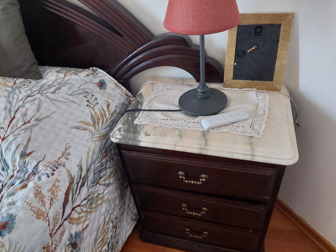 2 mesas de cabeceira + comoda com espelho