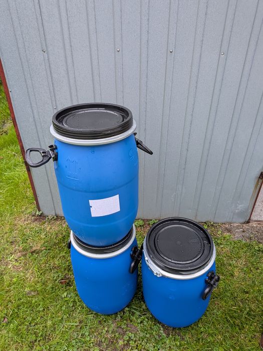 BECZKA PLASTIKOWA 30L zamykana pokrywa (brak)