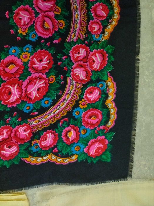 Хустки жіночі з маминої шафи