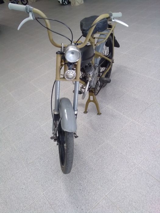 Motocicleta em perfeito funcionamento