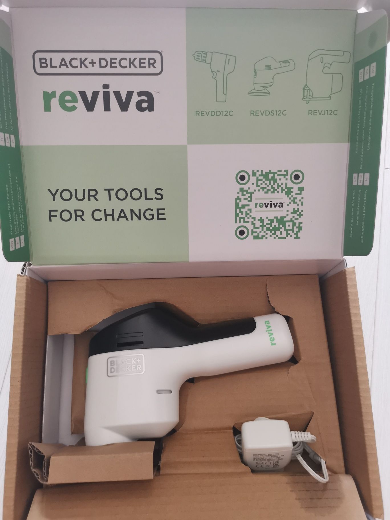 Bezprzewodowa szlifierka oscylacyjna 12V REVDS12C-QW BLACK + DECKER