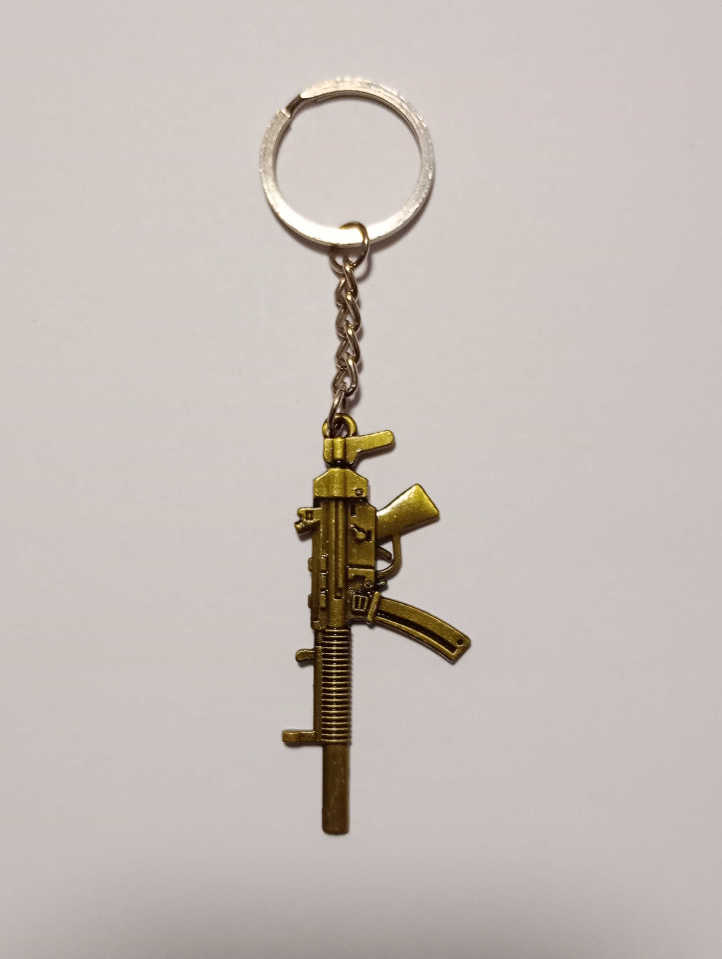 metalowy brelok breloczek do kluczy karabin pistolet