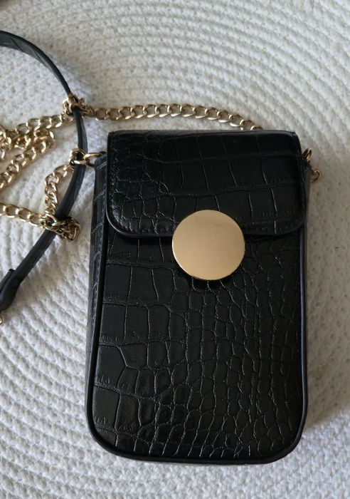 Torebka ze złotym guzikiem