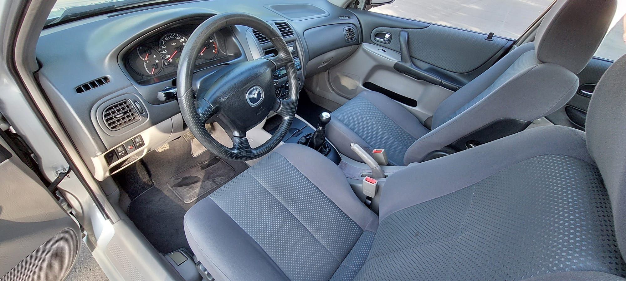 Mazda 323f de 2002