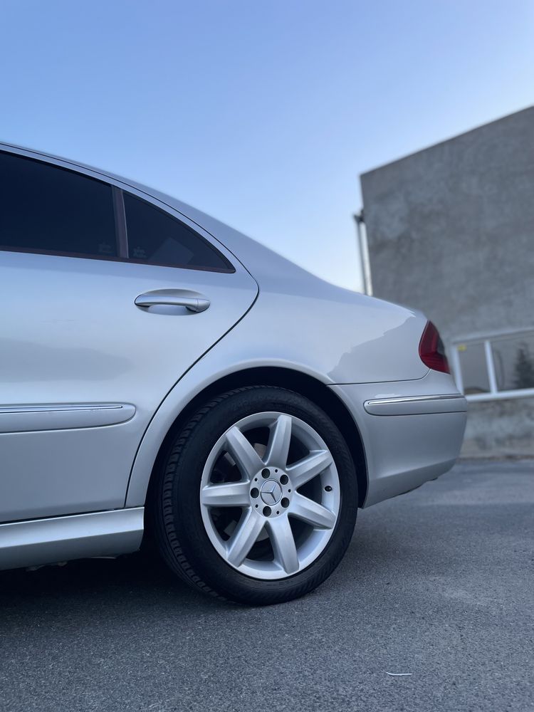 Mercedes-benz w211 e220 restailing