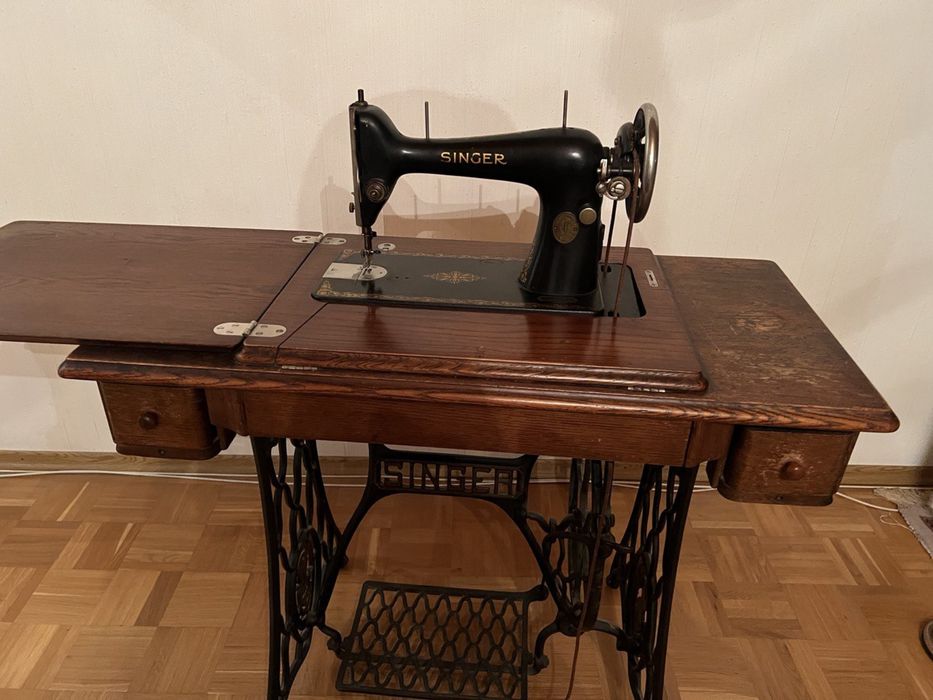 Швейна машинка Singer