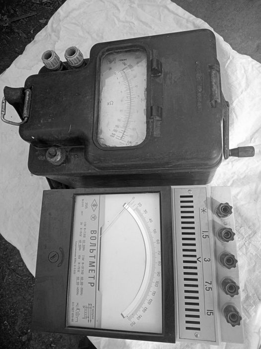 Мегометр і вольтметр прилади для вимірювання опорів і вольтів ////////