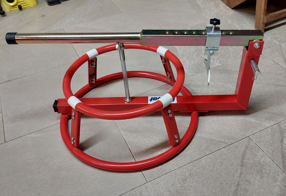Maquina de montar e desmontar pneus mota