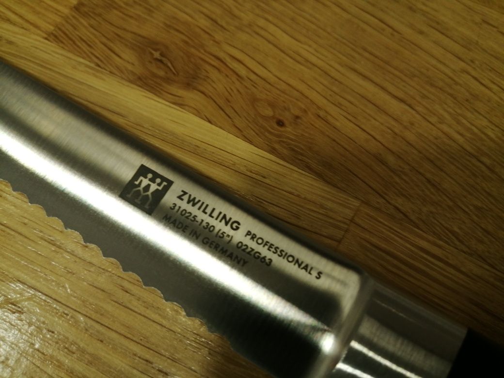 Niemiecki nóż ZWILLING Proffesional S do pomidorów / kiełbasek SOLINGE