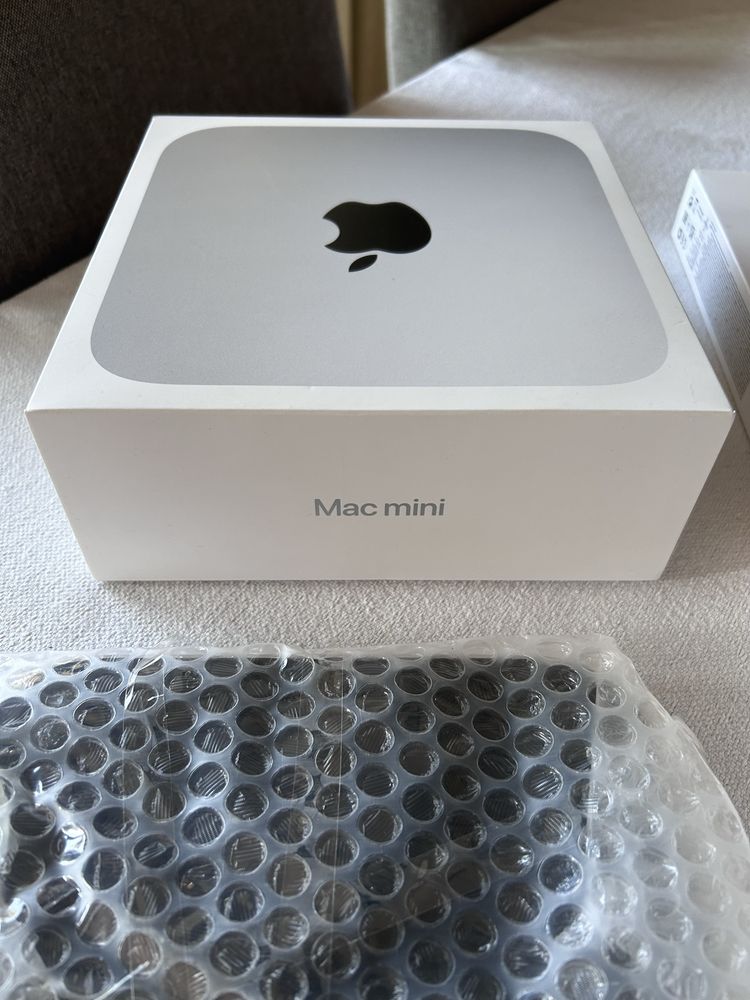 Apple Mac Mini + klawiatura + stojak