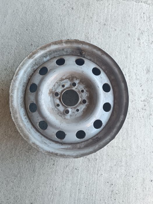 Комплект зимової резини Hankook с дисками майже нова r14 185*60