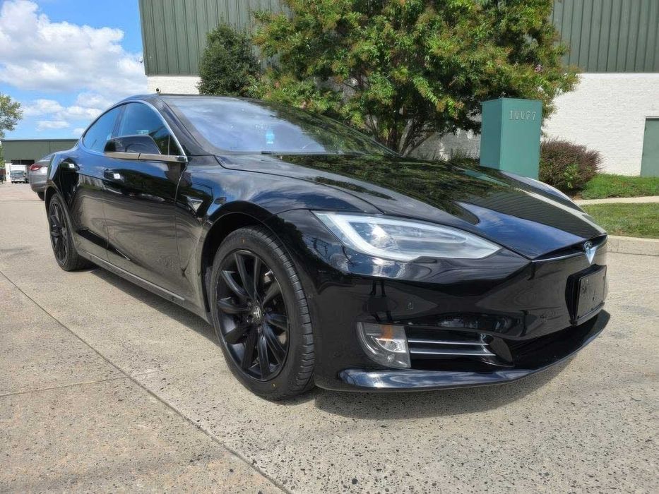 Tesla Model S 75D      2019