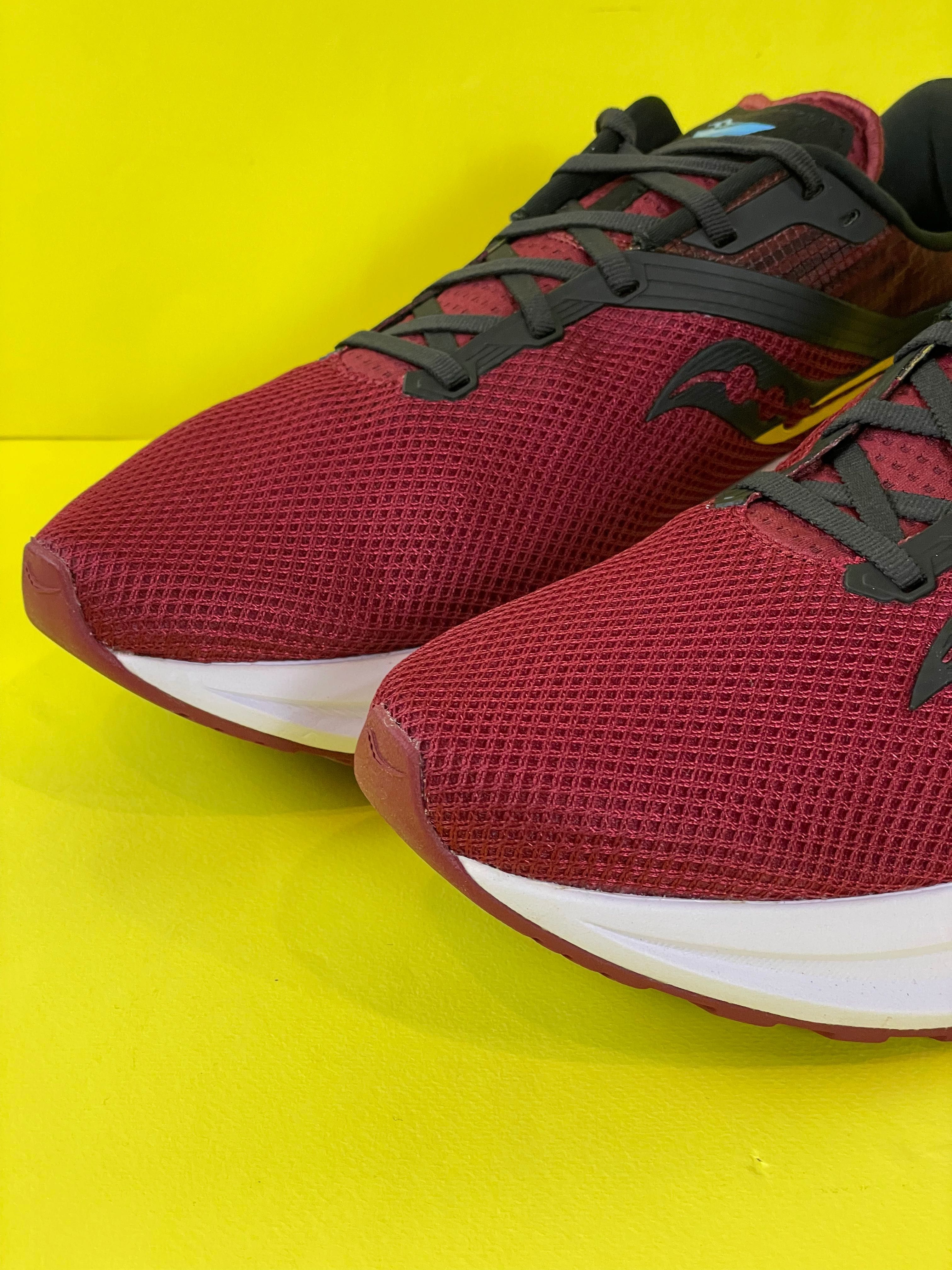 Чоловічі легкі бігові кросівки Saucony Axon 46,5 розмір