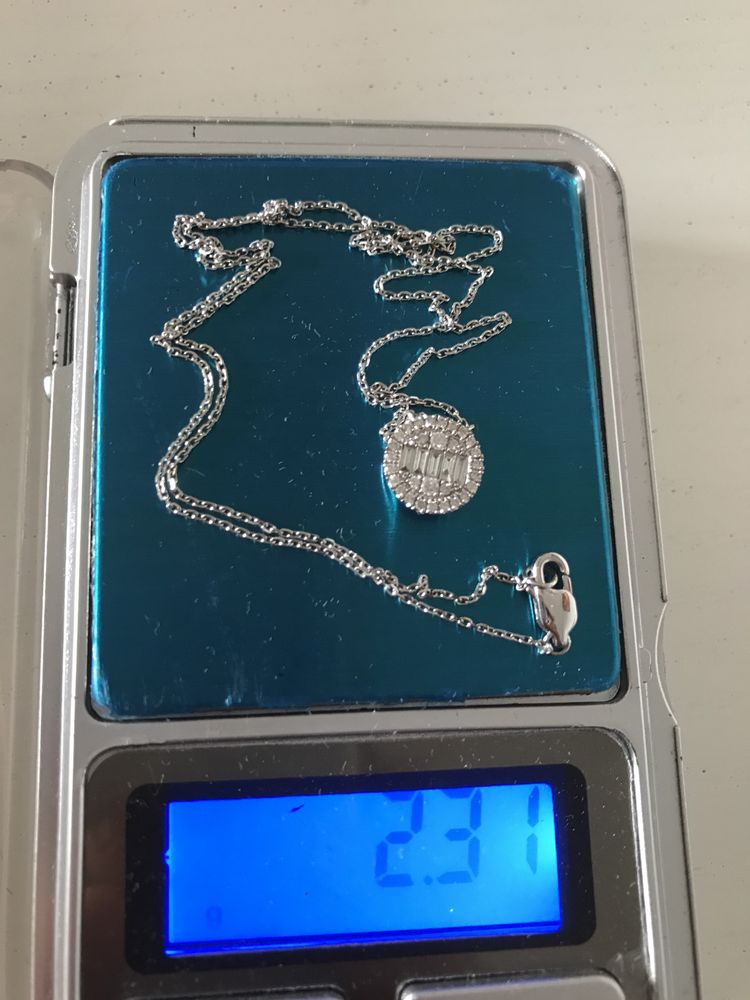 Łańcuszek białe złoto z diamentami próba : 585 waga : 2,31 gram .
