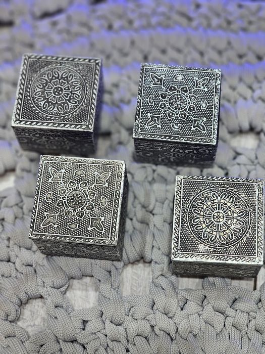 4 szkatułki na biżuterie